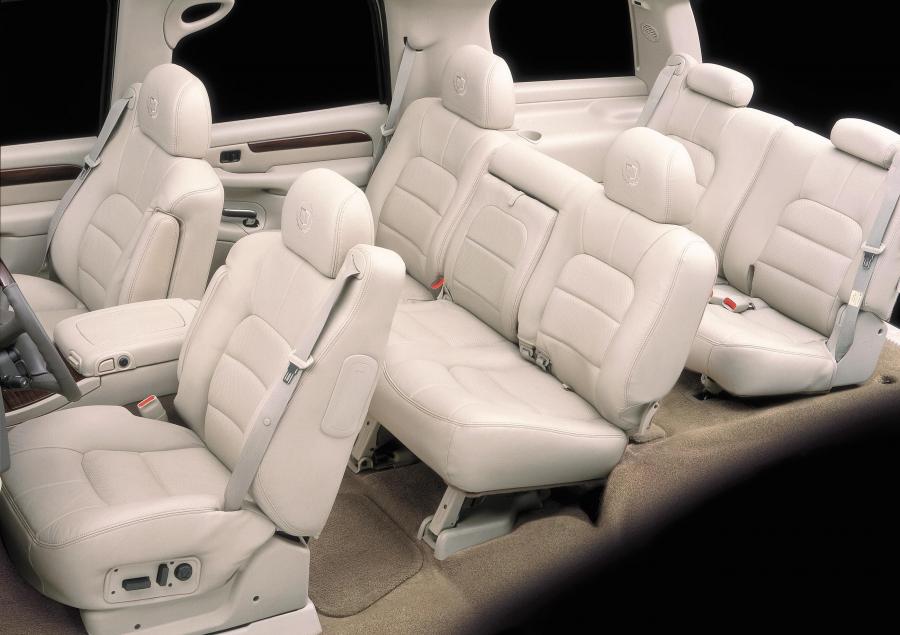  Cadillac Escalade 2002 года  (фото 33 из 47)